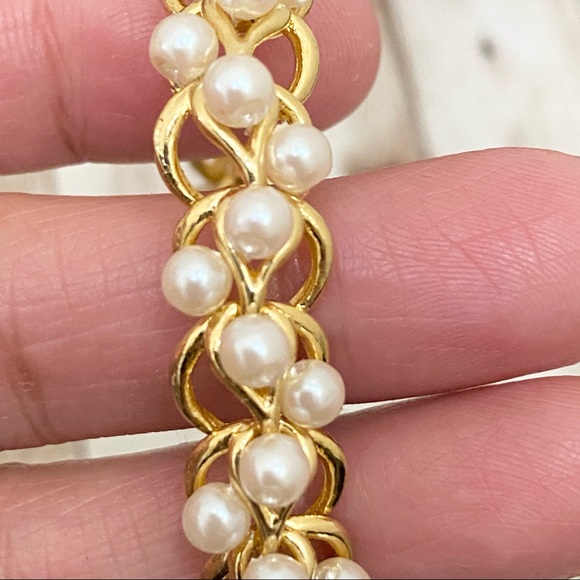 Richelieu Fan Shell Clasp Gold Faux Pearl Bracelet - Picture 10 of 16